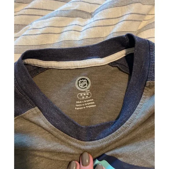 Seattle Kraken NHL Hockey Long Sleeve Logo T-Shirt Men’s Size Medium - Picture 7 of 9